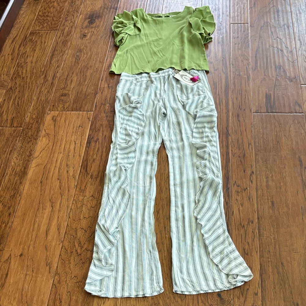 Girl's Chic Striped Wide Leg Pants in Gray and White